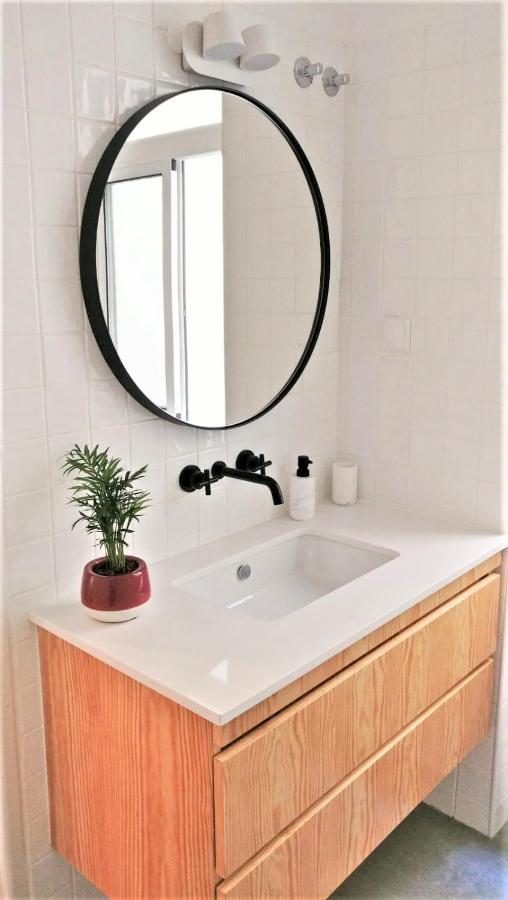 Bright Alcantara Escape With Ac Apartment *